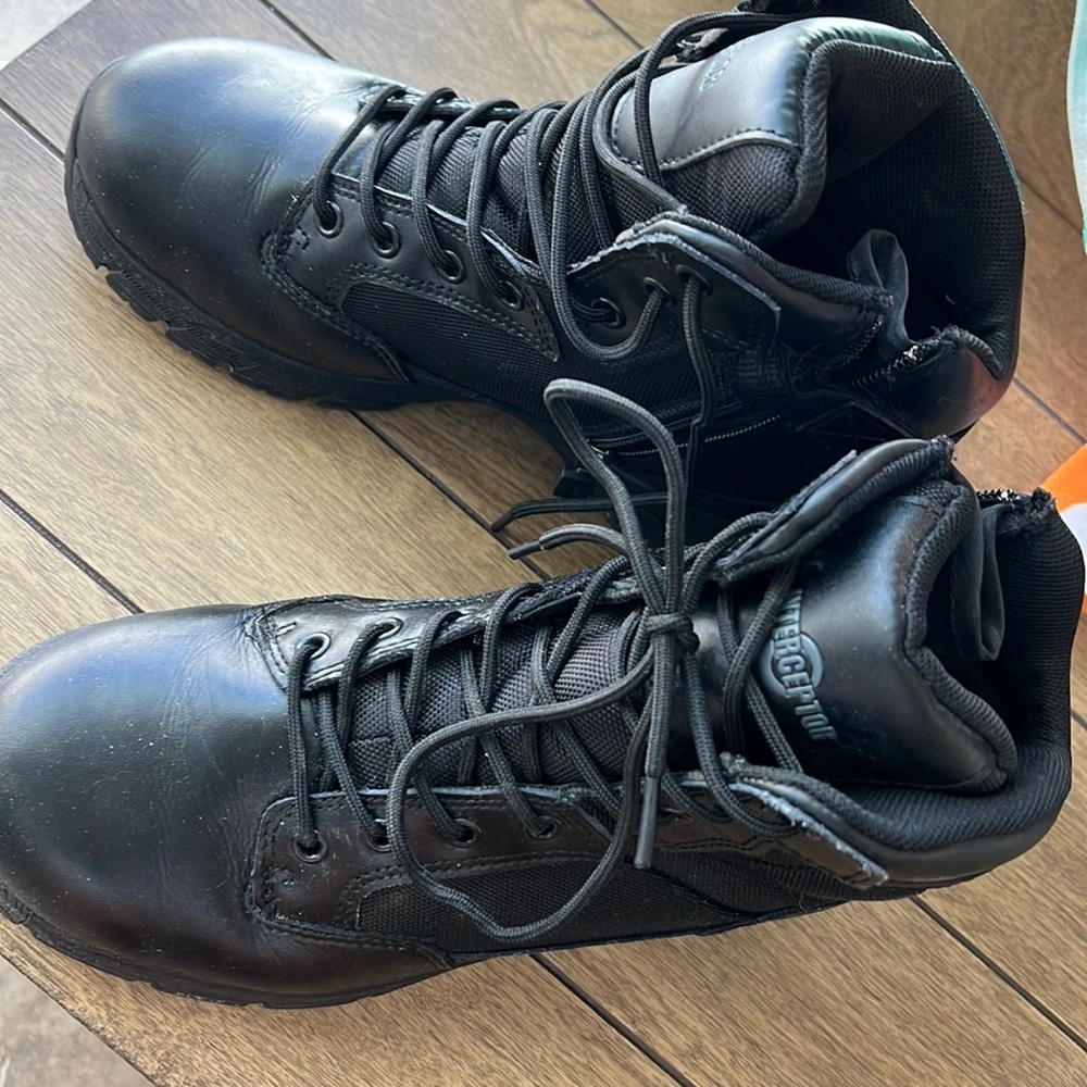 Men’s black boots 8 1/2